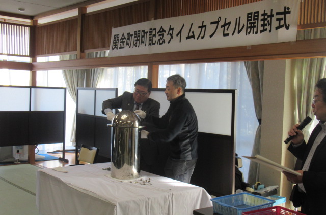 カプセルネジ外し