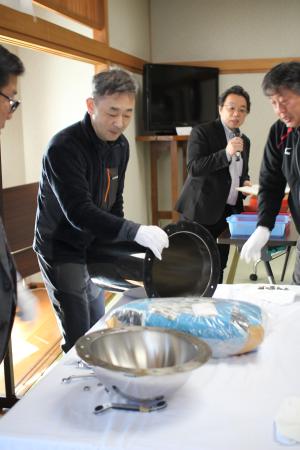 収納品取り出し