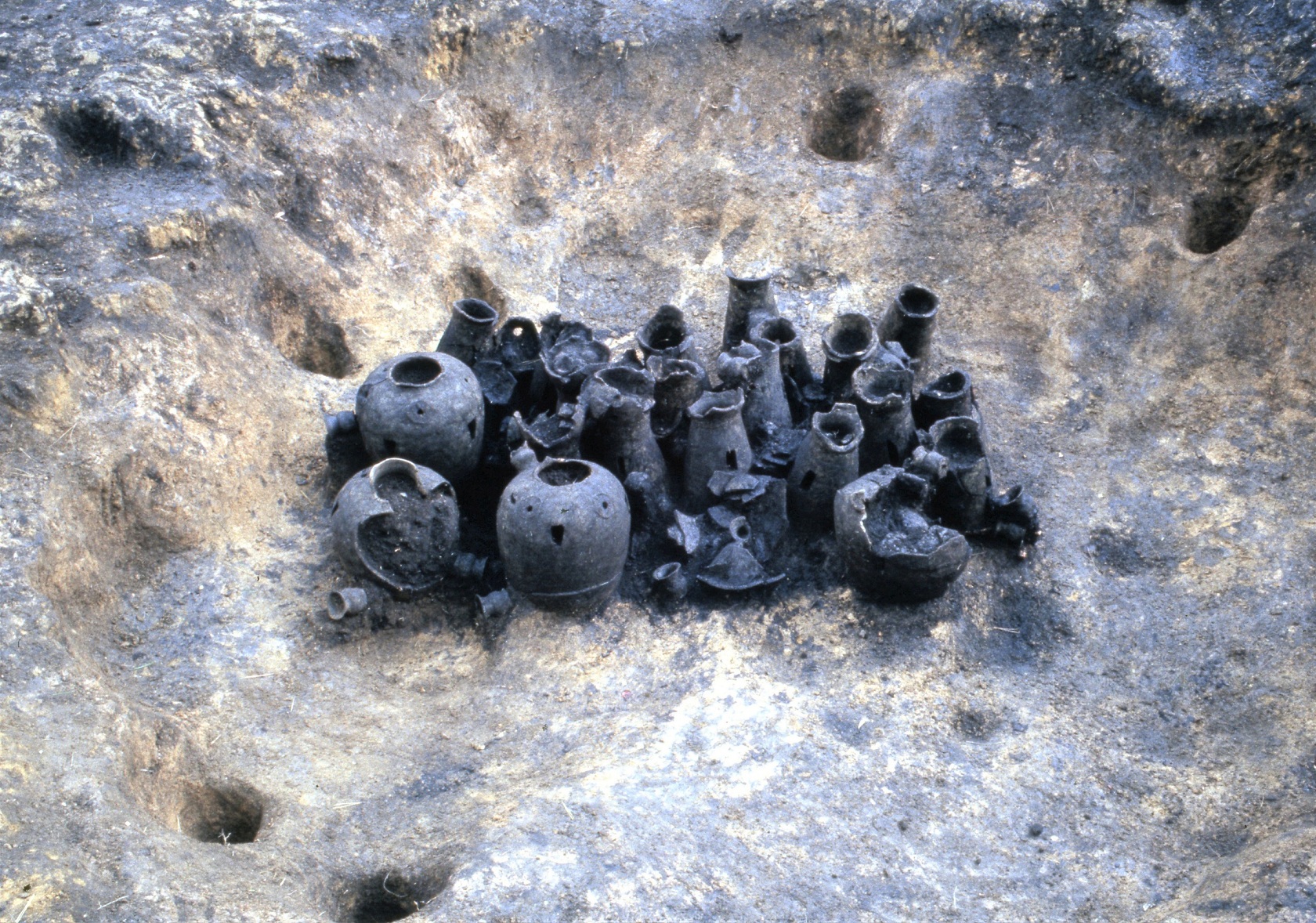 上野遺跡子持壺出土状況