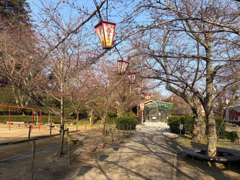 遊具広場前