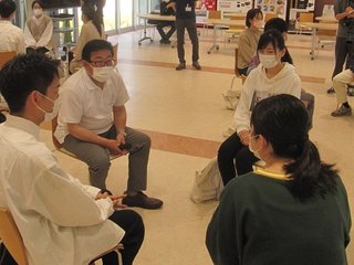 20220522大学生会話写真.JPG