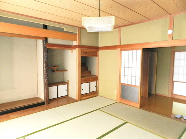 1階　和室8帖